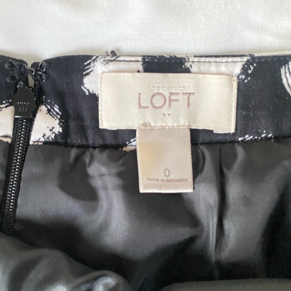 Ann Taylor LOFT Pencil Skirt - Picture 3 of 7